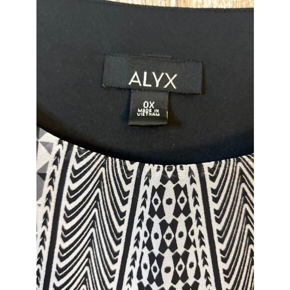 Alyx Abstract Geometric Print Blouse - Size 0X - Picture 5 of 10